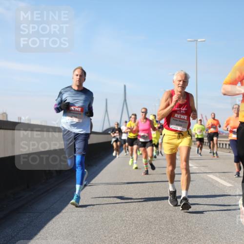 03.10.2025 - Köhlbrandbrückenlauf Yannick Fuchs http://msf.ph/oto/9193135 03.10.2025 11:54:48 Position 3 4426, 5852 meine-sportfotos.de