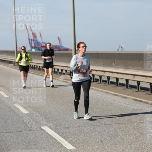03.10.2025 - Köhlbrandbrückenlauf Yannick Fuchs http://msf.ph/oto/9193149 03.10.2025 12:15:42 Position 3 36, 5228 meine-sportfotos.de