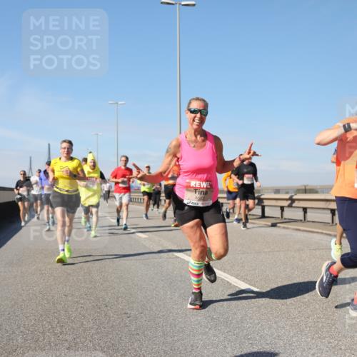 03.10.2025 - Köhlbrandbrückenlauf Yannick Fuchs http://msf.ph/oto/9193175 03.10.2025 11:54:51 Position 3 4612, 4853 meine-sportfotos.de