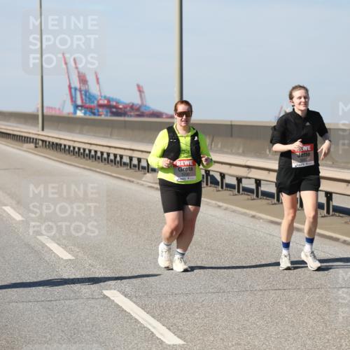 03.10.2025 - Köhlbrandbrückenlauf Yannick Fuchs http://msf.ph/oto/9193181 03.10.2025 12:15:47 Position 3  meine-sportfotos.de