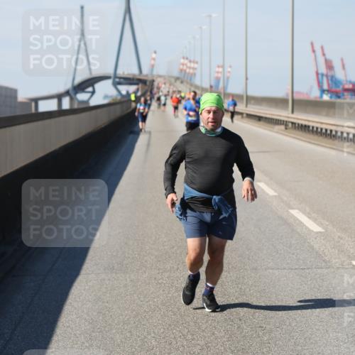 03.10.2025 - Köhlbrandbrückenlauf Yannick Fuchs http://msf.ph/oto/9193196 03.10.2025 12:15:48 Position 3  meine-sportfotos.de