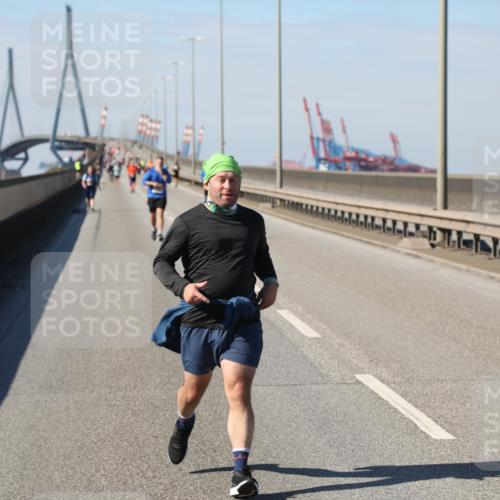 03.10.2025 - Köhlbrandbrückenlauf Yannick Fuchs http://msf.ph/oto/9193204 03.10.2025 12:15:49 Position 3 5232 meine-sportfotos.de