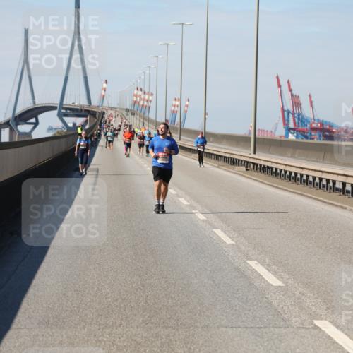 03.10.2025 - Köhlbrandbrückenlauf Yannick Fuchs http://msf.ph/oto/9193218 03.10.2025 12:15:52 Position 3  meine-sportfotos.de