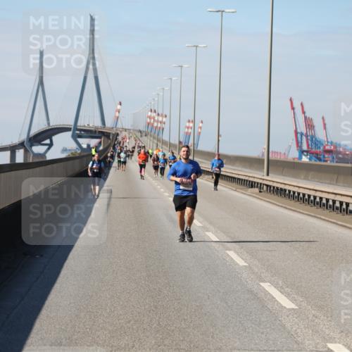 03.10.2025 - Köhlbrandbrückenlauf Yannick Fuchs http://msf.ph/oto/9193234 03.10.2025 12:15:53 Position 3  meine-sportfotos.de
