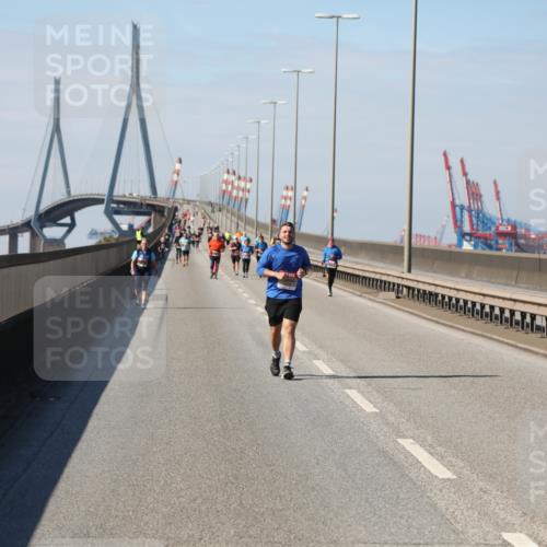 03.10.2025 - Köhlbrandbrückenlauf Yannick Fuchs http://msf.ph/oto/9193237 03.10.2025 12:15:53 Position 3  meine-sportfotos.de