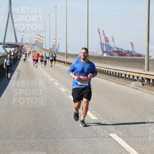 03.10.2025 - Köhlbrandbrückenlauf Yannick Fuchs http://msf.ph/oto/9193261 03.10.2025 12:15:59 Position 3 4778 meine-sportfotos.de