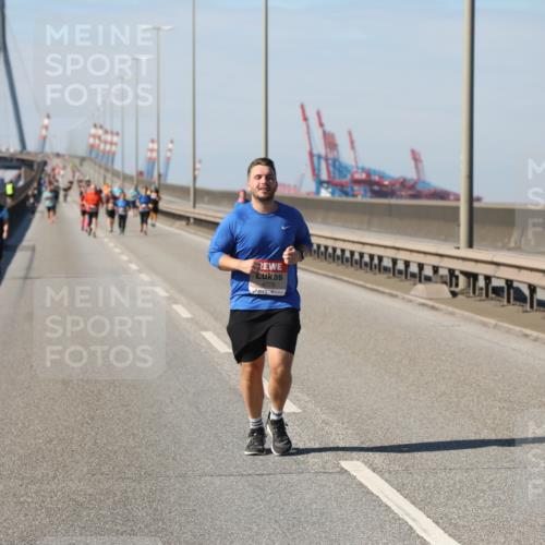 03.10.2025 - Köhlbrandbrückenlauf Yannick Fuchs http://msf.ph/oto/9193267 03.10.2025 12:16:00 Position 3 4778 meine-sportfotos.de