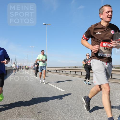 03.10.2025 - Köhlbrandbrückenlauf Yannick Fuchs http://msf.ph/oto/9193271 03.10.2025 11:54:57 Position 3 4353, 4223 meine-sportfotos.de