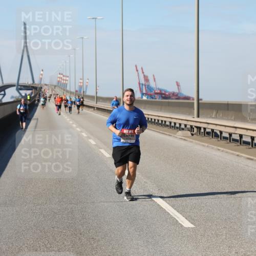 03.10.2025 - Köhlbrandbrückenlauf Yannick Fuchs http://msf.ph/oto/9193273 03.10.2025 12:16:00 Position 3 4778 meine-sportfotos.de