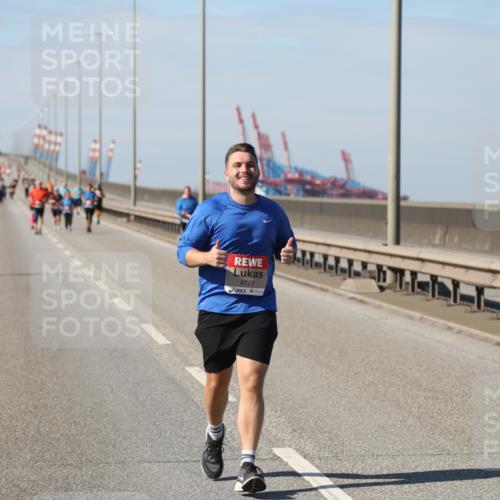 03.10.2025 - Köhlbrandbrückenlauf Yannick Fuchs http://msf.ph/oto/9193275 03.10.2025 12:16:01 Position 3 4778 meine-sportfotos.de