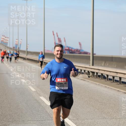 03.10.2025 - Köhlbrandbrückenlauf Yannick Fuchs http://msf.ph/oto/9193279 03.10.2025 12:16:01 Position 3 4778 meine-sportfotos.de
