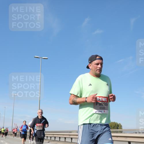 03.10.2025 - Köhlbrandbrückenlauf Yannick Fuchs http://msf.ph/oto/9193292 03.10.2025 11:54:58 Position 3 4617, 6588 meine-sportfotos.de