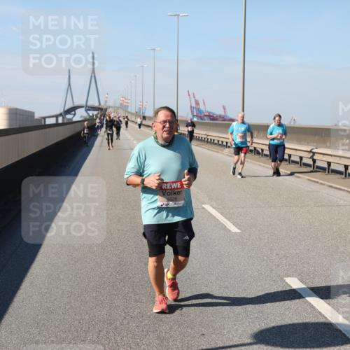 03.10.2025 - Köhlbrandbrückenlauf Yannick Fuchs http://msf.ph/oto/9193301 03.10.2025 12:16:47 Position 3 6528 meine-sportfotos.de