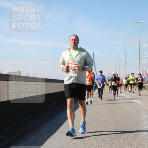 03.10.2025 - Köhlbrandbrückenlauf Yannick Fuchs http://msf.ph/oto/9193308 03.10.2025 11:55:01 Position 3 4383 meine-sportfotos.de