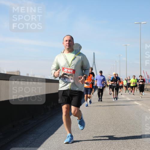 03.10.2025 - Köhlbrandbrückenlauf Yannick Fuchs http://msf.ph/oto/9193312 03.10.2025 11:55:01 Position 3 4383 meine-sportfotos.de