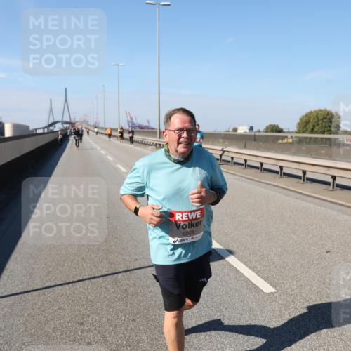 03.10.2025 - Köhlbrandbrückenlauf Yannick Fuchs http://msf.ph/oto/9193314 03.10.2025 12:16:48 Position 3 6528 meine-sportfotos.de