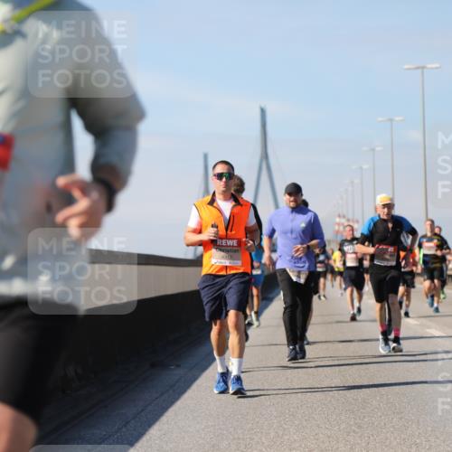 03.10.2025 - Köhlbrandbrückenlauf Yannick Fuchs http://msf.ph/oto/9193318 03.10.2025 11:55:02 Position 3 4313 meine-sportfotos.de