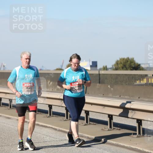 03.10.2025 - Köhlbrandbrückenlauf Yannick Fuchs http://msf.ph/oto/9193327 03.10.2025 12:16:50 Position 3 6542, 6546 meine-sportfotos.de
