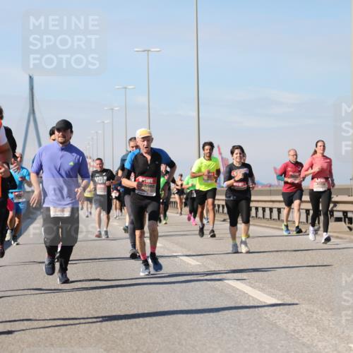 03.10.2025 - Köhlbrandbrückenlauf Yannick Fuchs http://msf.ph/oto/9193341 03.10.2025 11:55:03 Position 3 4313, 4424, 6318 meine-sportfotos.de