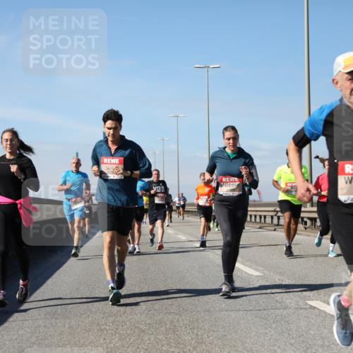 03.10.2025 - Köhlbrandbrückenlauf Yannick Fuchs http://msf.ph/oto/9193366 03.10.2025 11:55:07 Position 3 6318 meine-sportfotos.de
