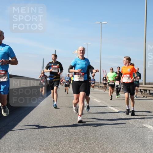 03.10.2025 - Köhlbrandbrückenlauf Yannick Fuchs http://msf.ph/oto/9193394 03.10.2025 11:55:09 Position 3 6228, 6227 meine-sportfotos.de