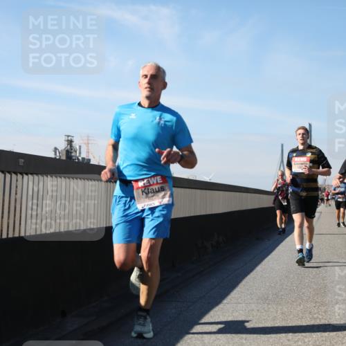 03.10.2025 - Köhlbrandbrückenlauf Yannick Fuchs http://msf.ph/oto/9193399 03.10.2025 11:55:10 Position 3 6228, 6227 meine-sportfotos.de