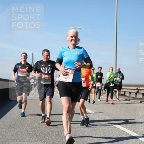 03.10.2025 - Köhlbrandbrückenlauf Yannick Fuchs http://msf.ph/oto/9193403 03.10.2025 11:55:10 Position 3 5025, 4406, 6227 meine-sportfotos.de