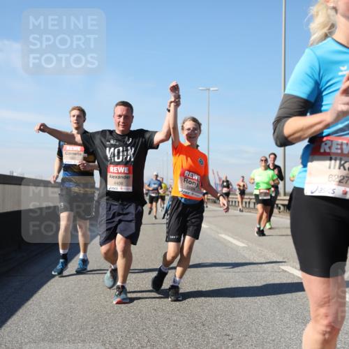 03.10.2025 - Köhlbrandbrückenlauf Yannick Fuchs http://msf.ph/oto/9193417 03.10.2025 11:55:11 Position 3 4406, 5054, 3, 3, 6227 meine-sportfotos.de