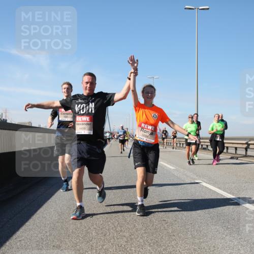 03.10.2025 - Köhlbrandbrückenlauf Yannick Fuchs http://msf.ph/oto/9193425 03.10.2025 11:55:12 Position 3 5025, 4406, 5054 meine-sportfotos.de