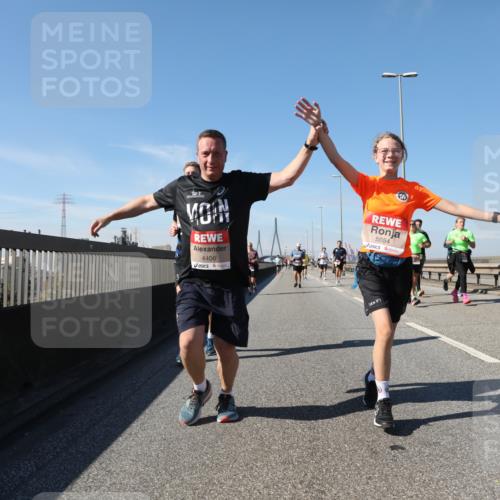 03.10.2025 - Köhlbrandbrückenlauf Yannick Fuchs http://msf.ph/oto/9193435 03.10.2025 11:55:12 Position 3 4406, 5054 meine-sportfotos.de