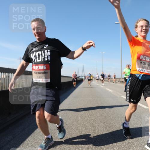 03.10.2025 - Köhlbrandbrückenlauf Yannick Fuchs http://msf.ph/oto/9193441 03.10.2025 11:55:13 Position 3 4406, 5054 meine-sportfotos.de