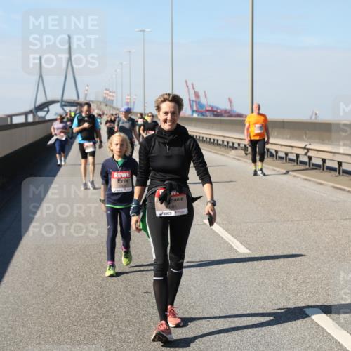03.10.2025 - Köhlbrandbrückenlauf Yannick Fuchs http://msf.ph/oto/9193454 03.10.2025 12:17:07 Position 3 5905 meine-sportfotos.de