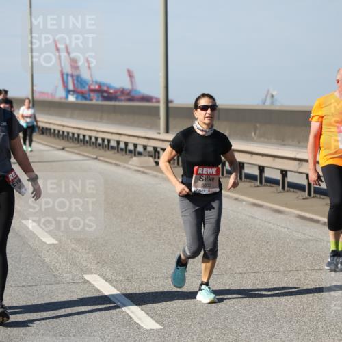 03.10.2025 - Köhlbrandbrückenlauf Yannick Fuchs http://msf.ph/oto/9193497 03.10.2025 12:17:13 Position 3 6000, 6264 meine-sportfotos.de