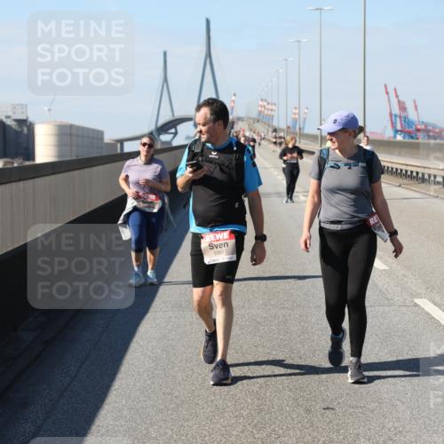 03.10.2025 - Köhlbrandbrückenlauf Yannick Fuchs http://msf.ph/oto/9193517 03.10.2025 12:17:14 Position 3 5988 meine-sportfotos.de