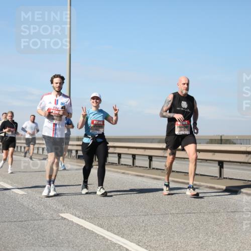 03.10.2025 - Köhlbrandbrückenlauf Yannick Fuchs http://msf.ph/oto/9193544 03.10.2025 11:55:19 Position 3 1887, 5678, 1797 meine-sportfotos.de