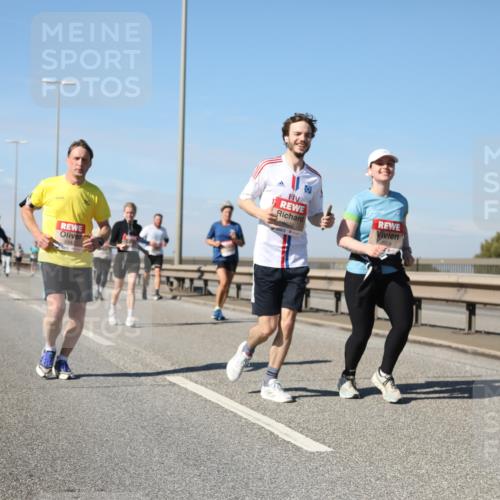 03.10.2025 - Köhlbrandbrückenlauf Yannick Fuchs http://msf.ph/oto/9193569 03.10.2025 11:55:20 Position 3 5942, 1887, 4628, 4559 meine-sportfotos.de