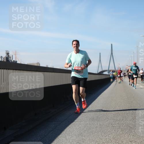 03.10.2025 - Köhlbrandbrückenlauf Yannick Fuchs http://msf.ph/oto/9193638 03.10.2025 11:55:25 Position 3 6370 meine-sportfotos.de