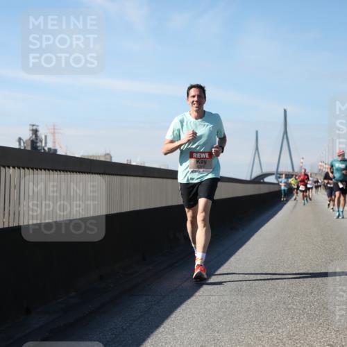 03.10.2025 - Köhlbrandbrückenlauf Yannick Fuchs http://msf.ph/oto/9193642 03.10.2025 11:55:25 Position 3 6370 meine-sportfotos.de