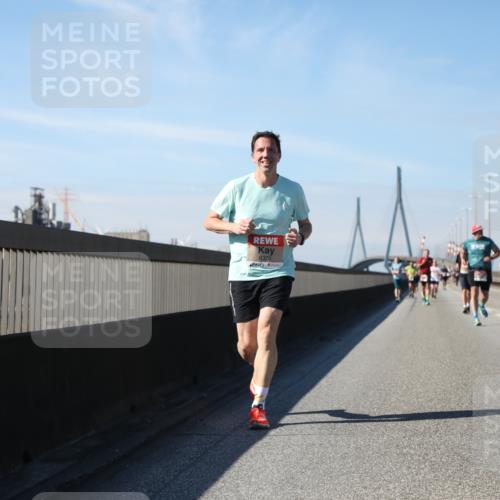 03.10.2025 - Köhlbrandbrückenlauf Yannick Fuchs http://msf.ph/oto/9193645 03.10.2025 11:55:25 Position 3 6370 meine-sportfotos.de