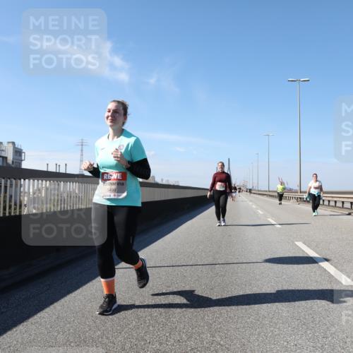03.10.2025 - Köhlbrandbrückenlauf Yannick Fuchs http://msf.ph/oto/9193647 03.10.2025 12:17:28 Position 3 5499 meine-sportfotos.de