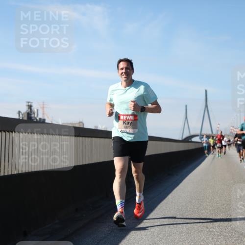 03.10.2025 - Köhlbrandbrückenlauf Yannick Fuchs http://msf.ph/oto/9193649 03.10.2025 11:55:25 Position 3 6370 meine-sportfotos.de