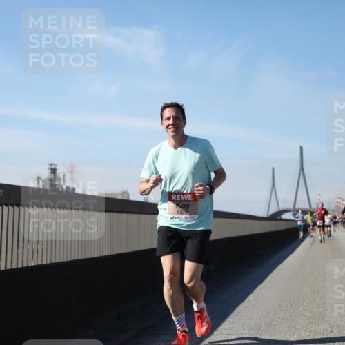 03.10.2025 - Köhlbrandbrückenlauf Yannick Fuchs http://msf.ph/oto/9193652 03.10.2025 11:55:25 Position 3 6370 meine-sportfotos.de