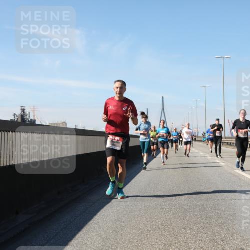 03.10.2025 - Köhlbrandbrückenlauf Yannick Fuchs http://msf.ph/oto/9193733 03.10.2025 11:55:36 Position 3 673 meine-sportfotos.de