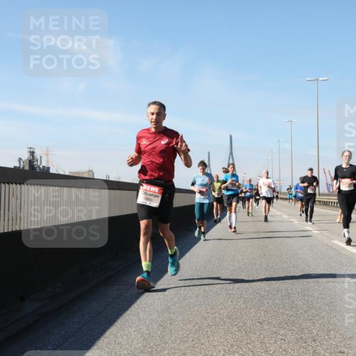 03.10.2025 - Köhlbrandbrückenlauf Yannick Fuchs http://msf.ph/oto/9193736 03.10.2025 11:55:36 Position 3 5802 meine-sportfotos.de