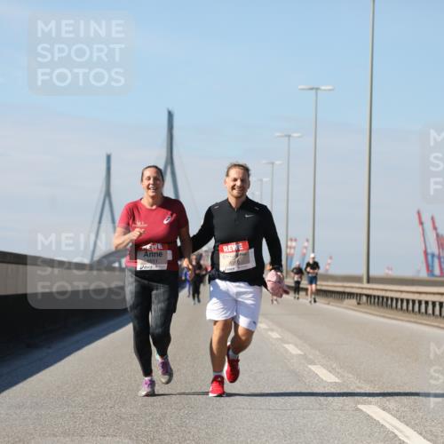 03.10.2025 - Köhlbrandbrückenlauf Yannick Fuchs http://msf.ph/oto/9193738 03.10.2025 12:17:38 Position 3 6011, 6016 meine-sportfotos.de