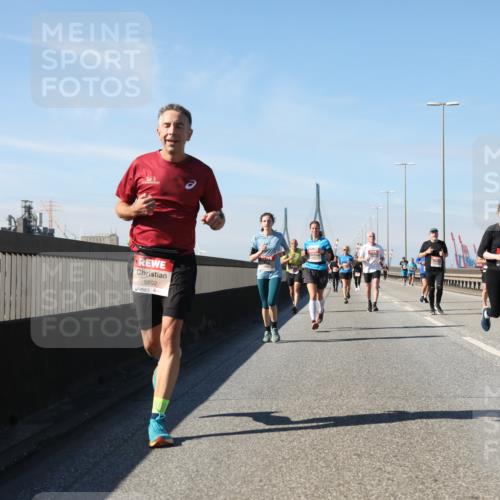 03.10.2025 - Köhlbrandbrückenlauf Yannick Fuchs http://msf.ph/oto/9193742 03.10.2025 11:55:37 Position 3 5802 meine-sportfotos.de