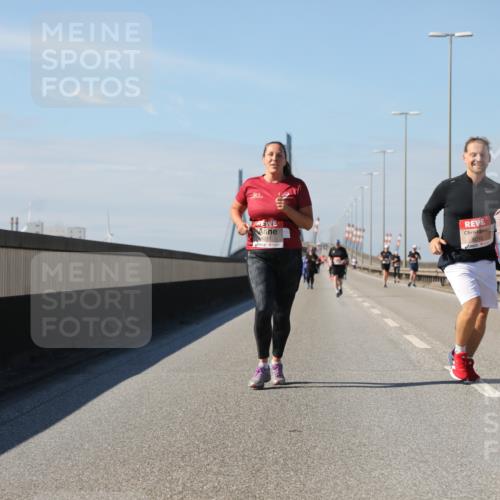03.10.2025 - Köhlbrandbrückenlauf Yannick Fuchs http://msf.ph/oto/9193757 03.10.2025 12:17:39 Position 3 6011, 6010 meine-sportfotos.de