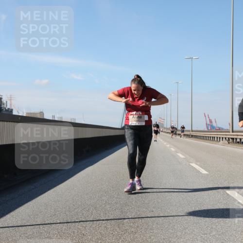 03.10.2025 - Köhlbrandbrückenlauf Yannick Fuchs http://msf.ph/oto/9193771 03.10.2025 12:17:40 Position 3 6011, 6010 meine-sportfotos.de