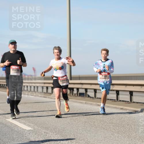 03.10.2025 - Köhlbrandbrückenlauf Yannick Fuchs http://msf.ph/oto/9193772 03.10.2025 11:55:39 Position 3 5630, 4036 meine-sportfotos.de