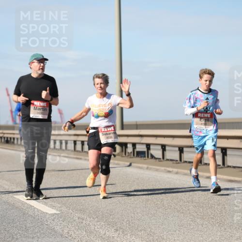 03.10.2025 - Köhlbrandbrückenlauf Yannick Fuchs http://msf.ph/oto/9193777 03.10.2025 11:55:40 Position 3 5630, 4036, 4745 meine-sportfotos.de